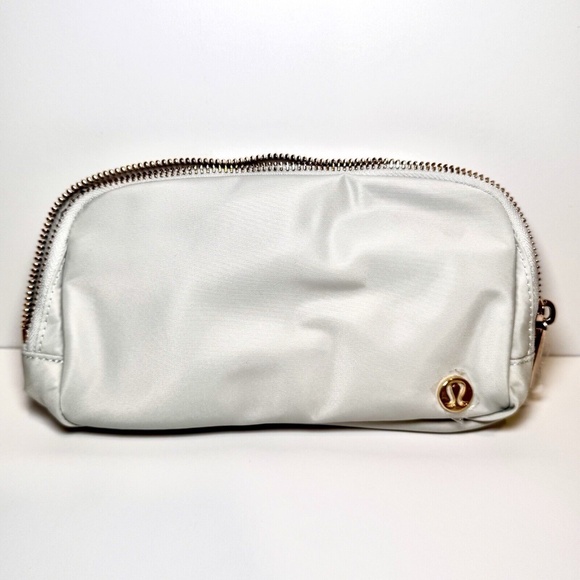 Lululemon Everywhere Belt Bag 1L Crossbody Fanny Pack Vapor Gold White NWT - Picture 1 of 7